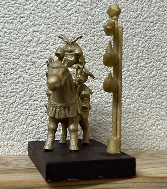 端午の節句 (兜をかぶって馬にまたがる男の子)