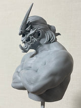鬼のお面をつけたおじさん