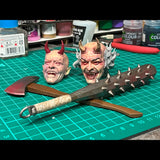 鬼の胸像と頭と武器